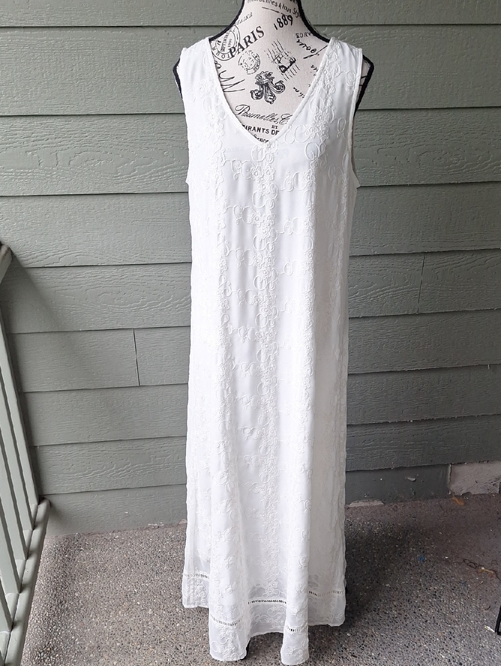 Soft Surroundings White Floral Embroidered Sleeveless V-neck Maxi Dress M